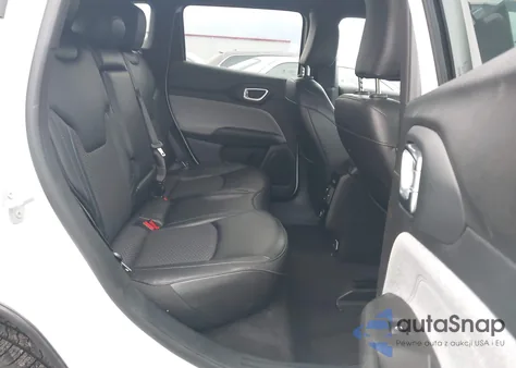 2024 Jeep Compass Latitude 4X4 z USA, uszkodzony, nr VIN 3C4NJDBN1RT118125